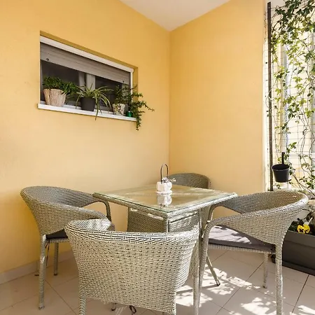 Golden Oasis Apartamento